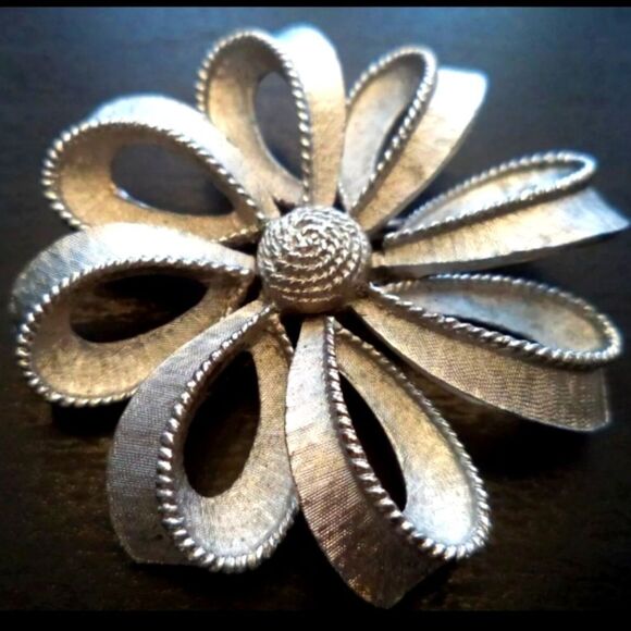 VINTAGE ESTATE SIGNED CROWN TRIFARI SILVER TONE 2" BROOCH - Picture 1 of 10